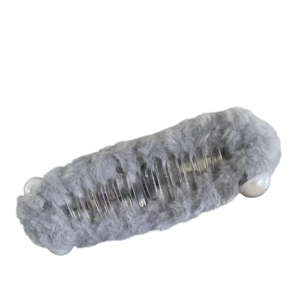 FUZZY PEARL HAIR CLAW CLIP